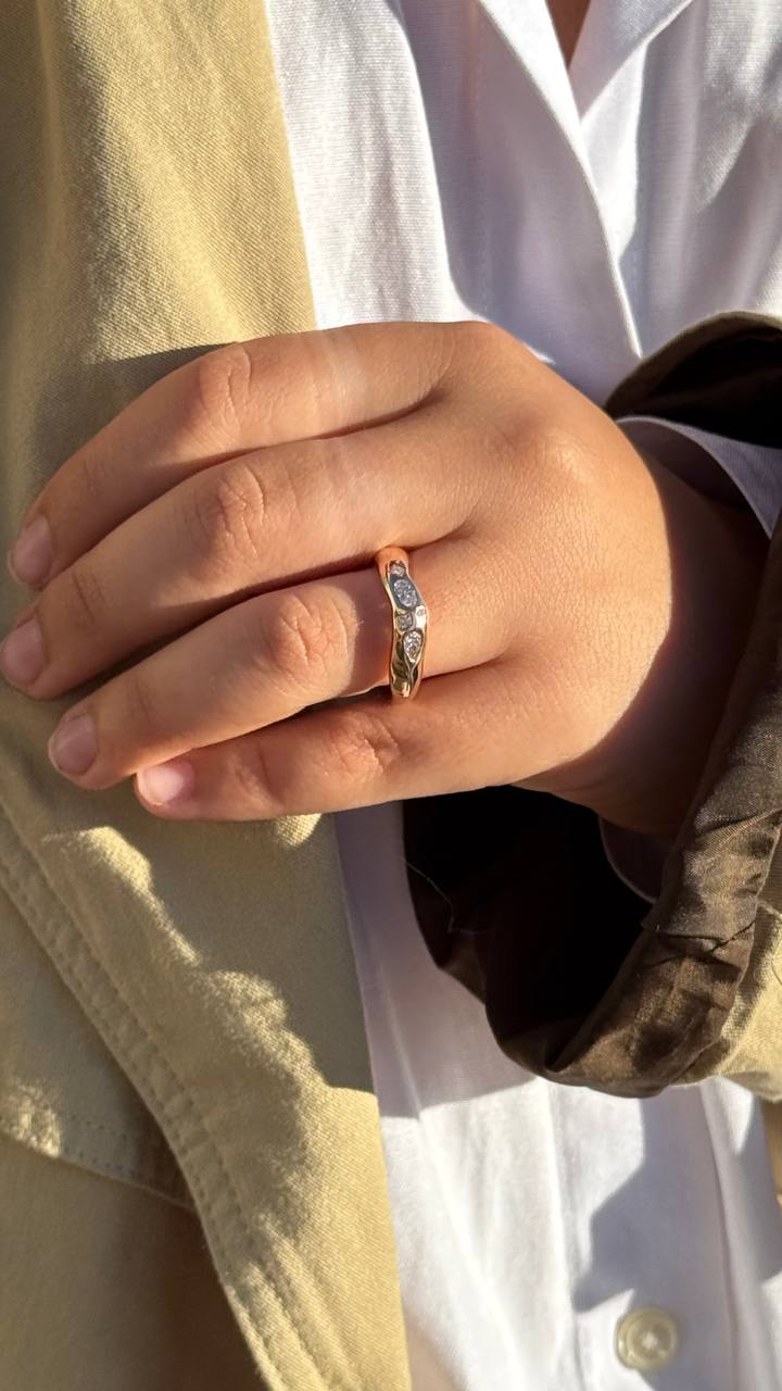 Astra ring 14k gold & diamonds