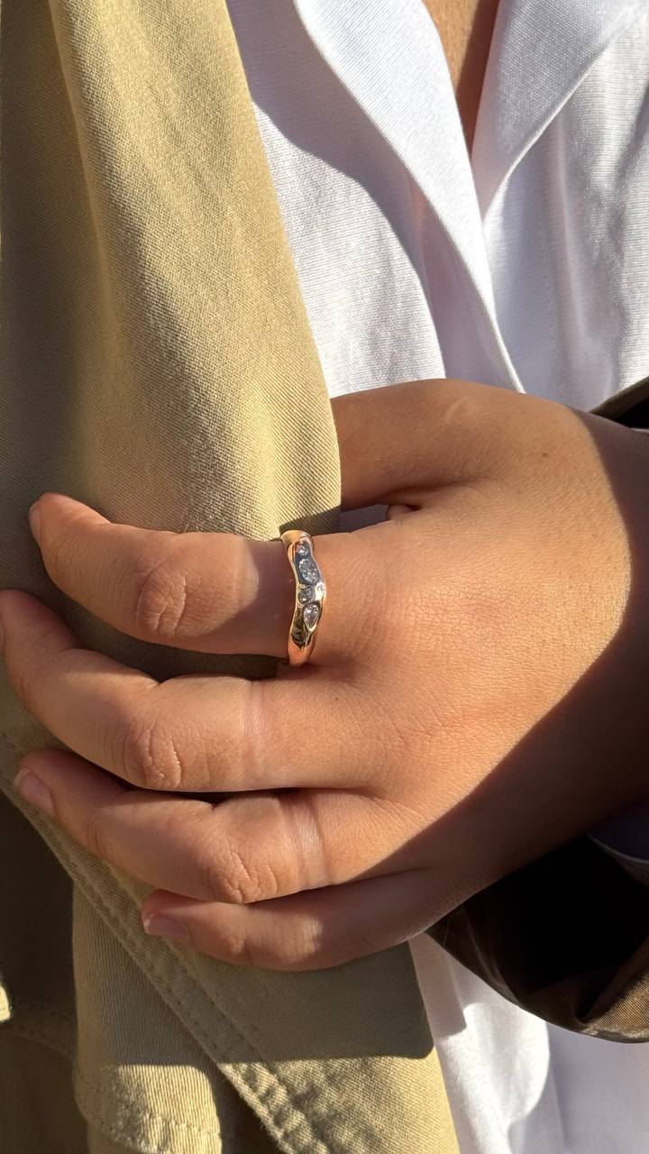 Astra ring 14k gold & diamonds